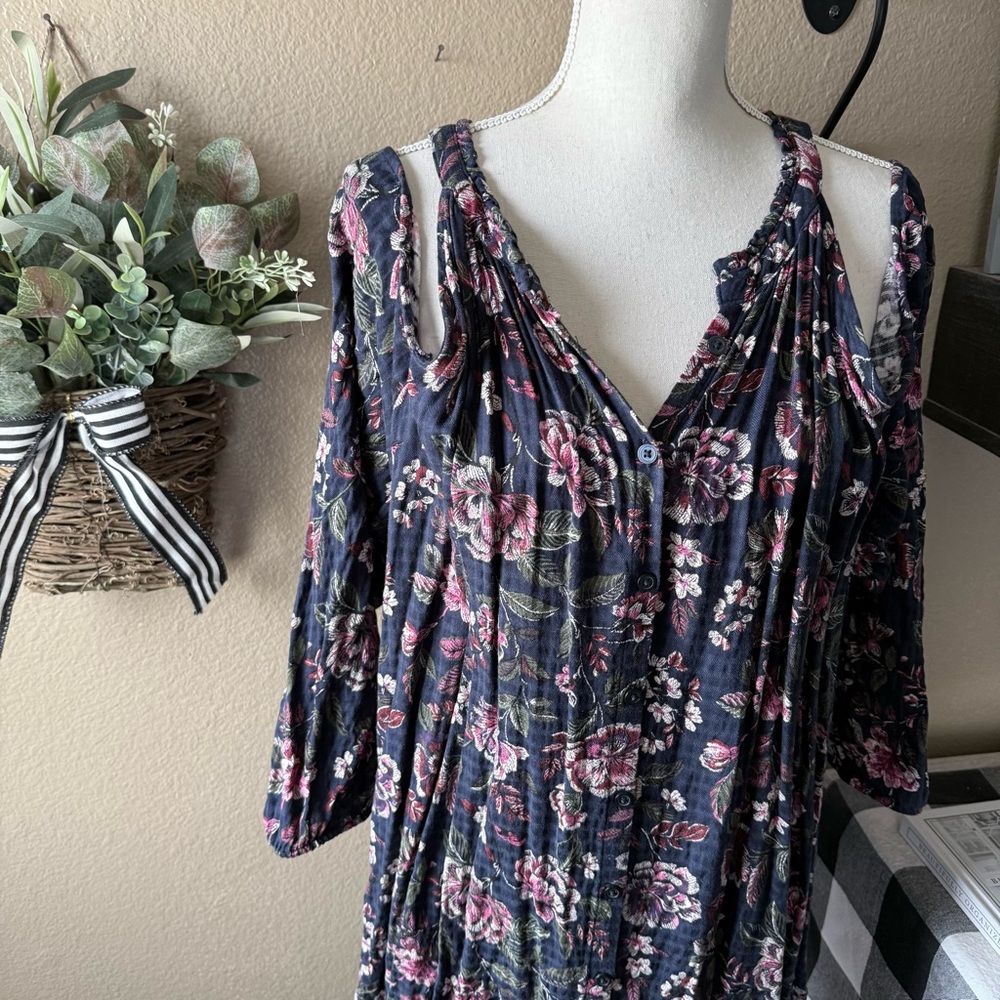 Torrid Woman’s Plus Floral Button-Down Cold Shoulder Longsleeve Blouse 4X